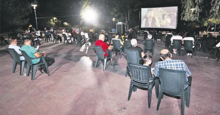 Yenimahalle’de açık havada sinema keyfi