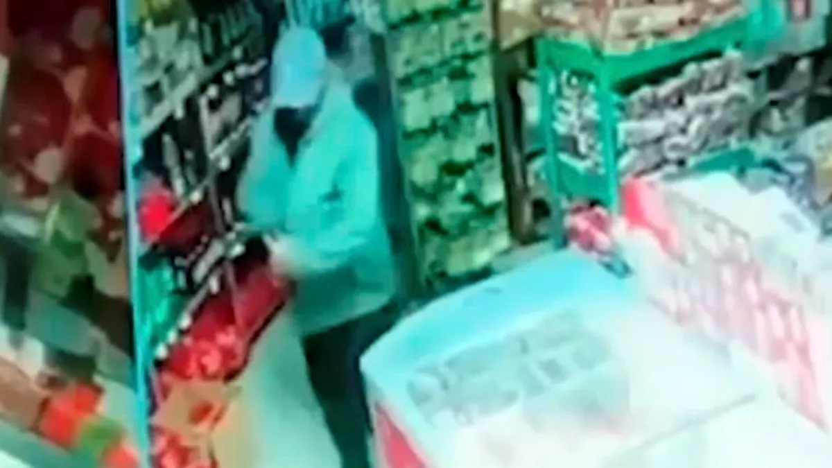 İstanbul’da SMA hastası çocuk için markete konulan bağış kutusu çalındı İstanbul’da SMA hastası çocuk için markete konulan bağış kutusu çalındı