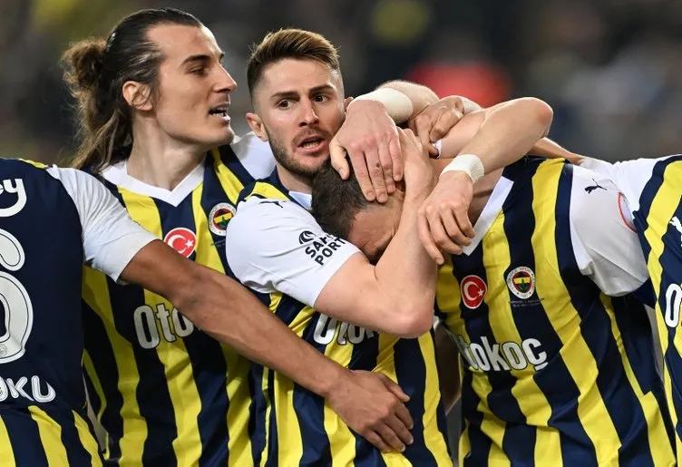 Son dakika haberleri: İsmail Kartal’ın vazgeçilmezi ayrılıyor! Fenerbahçe’ye talih kuşu kondu: Süper Lig rekoru kıracak…