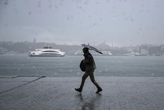 Meteoroloji'den İstanbul için son dakika uyarısı! Sağanak yağış geliyor: Saat verildi