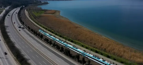 bakan-uraloglu-acikladi-milli-elektrikli-hizli-tren-saatte-225-kilometre-hiza-cikti-1777025646781.jpeg