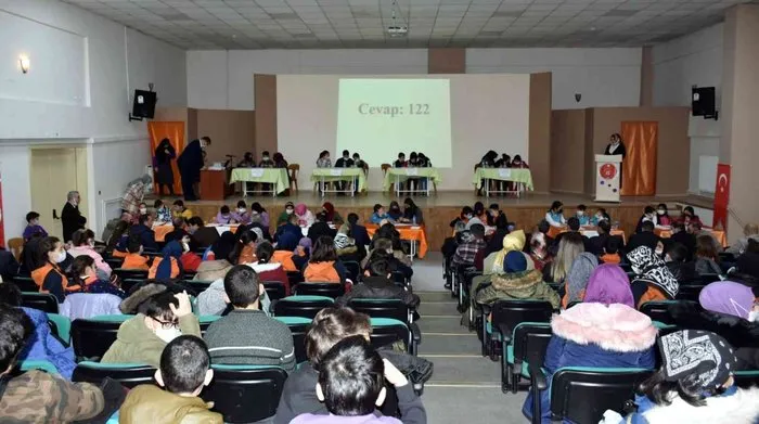 Erzincan’da İmam Hatip Ortaokulları arasında bilgi yarışması düzenlendi