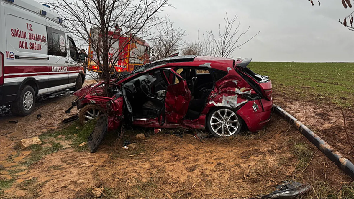 Mardin’de feci kaza! Otomobil ile TIR çarpıştı: 2 ölü, 2’si ağır 3 yaralı Mardin’de feci kaza! Otomobil ile TIR çarpıştı: 2 ölü, 2’si ağır 3 yaralı