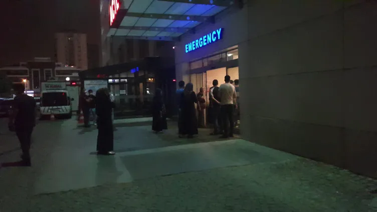 Son dakika: İzmir'de hastane önünde bekleyenlere kurşun yağmuru! Saniye saniye kaydedildi: 3'ü ağır 5 yaralı var...