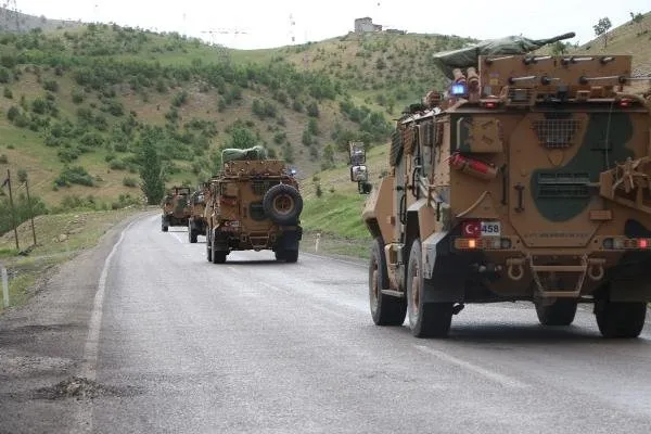 Özel birlikler sınırda! Hem havada hem karada askeri hareketlilik