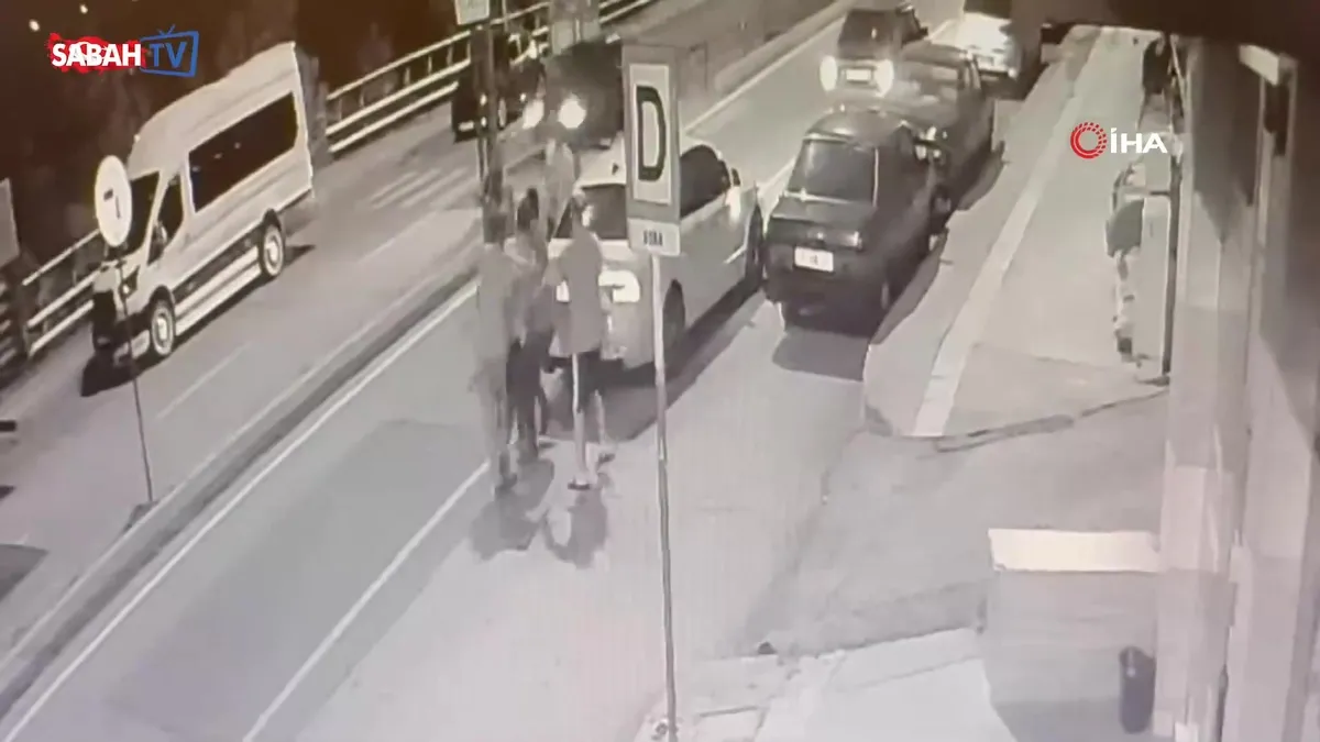 Peş peşe ateş açtı! Sokak ortasında pompalı tüfekle dehşet saçtı: O anlar güvenlik kamerasında… videosunu izle Peş peşe ateş açtı! Sokak ortasında pompalı tüfekle dehşet saçtı: O anlar güvenlik kamerasında… videosunu izle