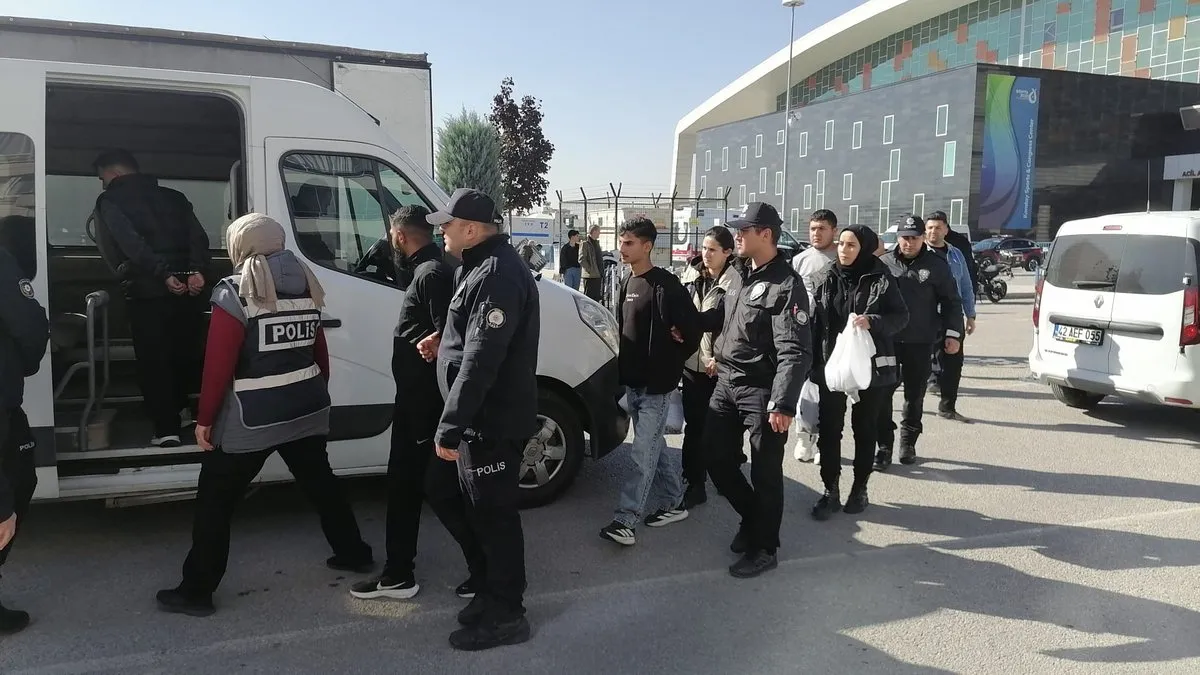 Son dakika: Konya'da narkotik operasyonu...500'e yakın şüpheli gözaltında