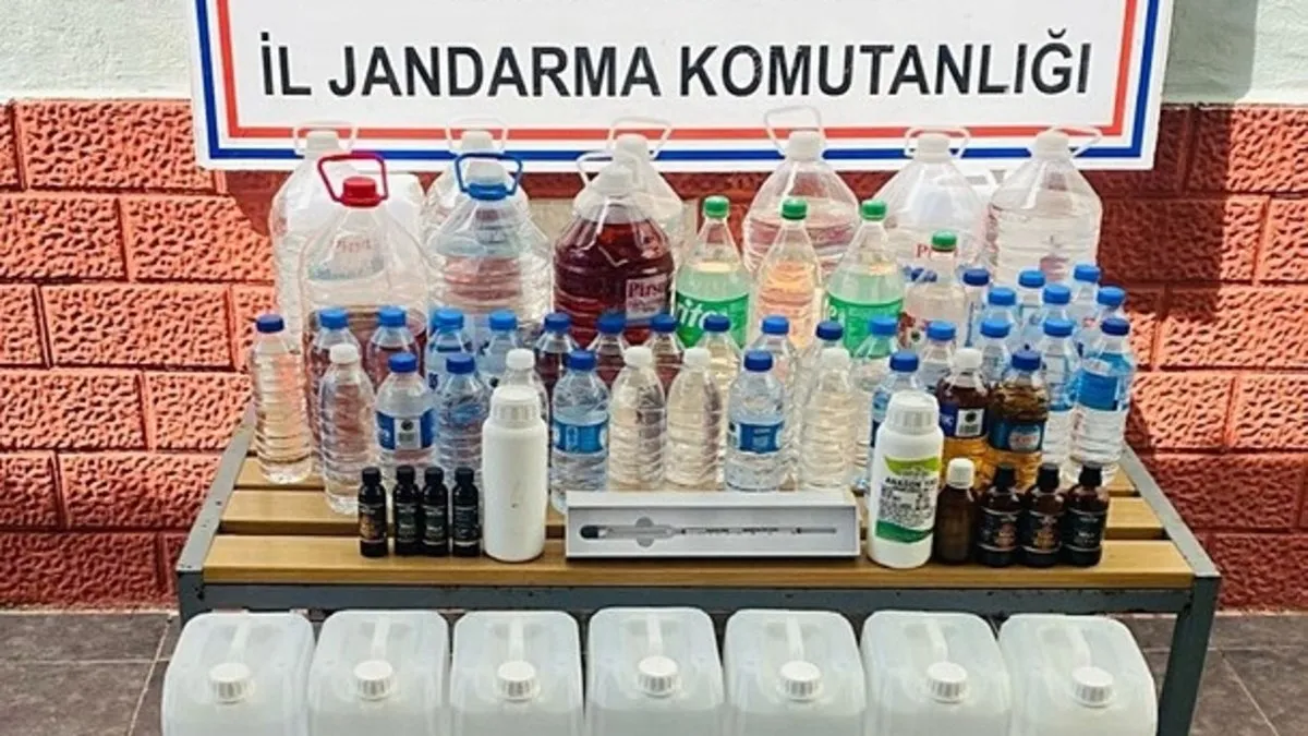 İzmir'de 8 ton etil alkol ele geçirildi