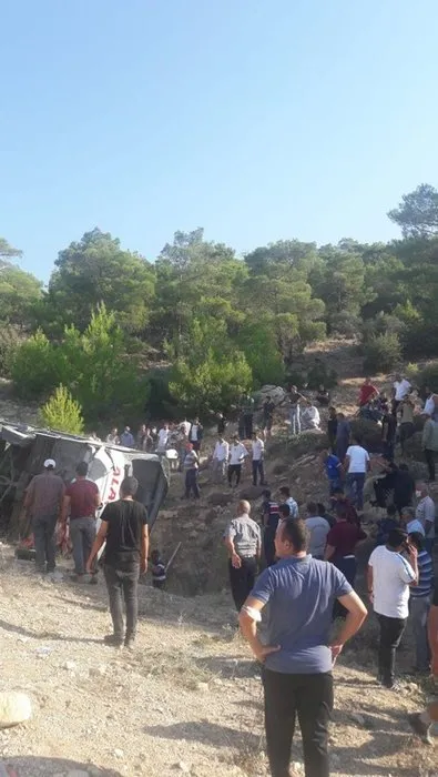 SON DAKİKA HABERİ: Mersin'de askerleri taşıyan otobüs devrildi: Şehitlerimiz var!