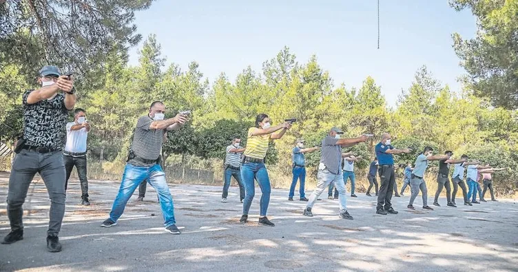 Maskeli silah eğitimi