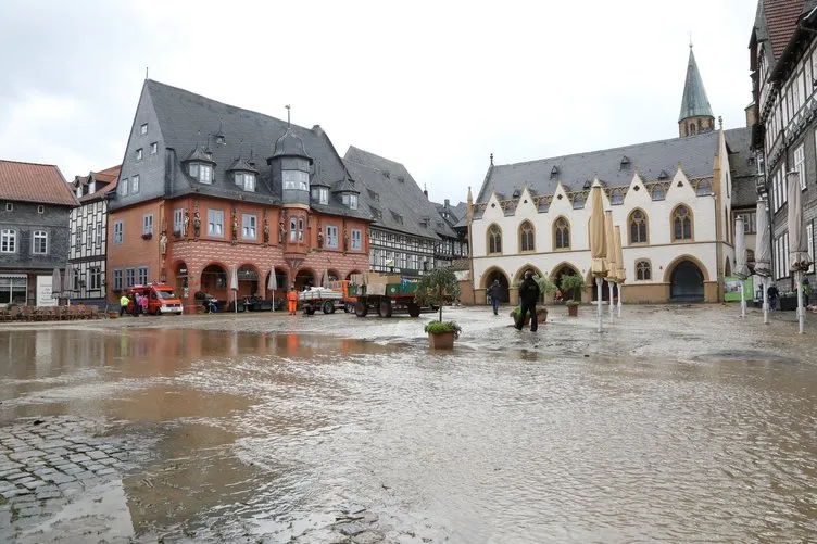 Almanya’da yoğun yağış hayatı olumsuz etkiliyor