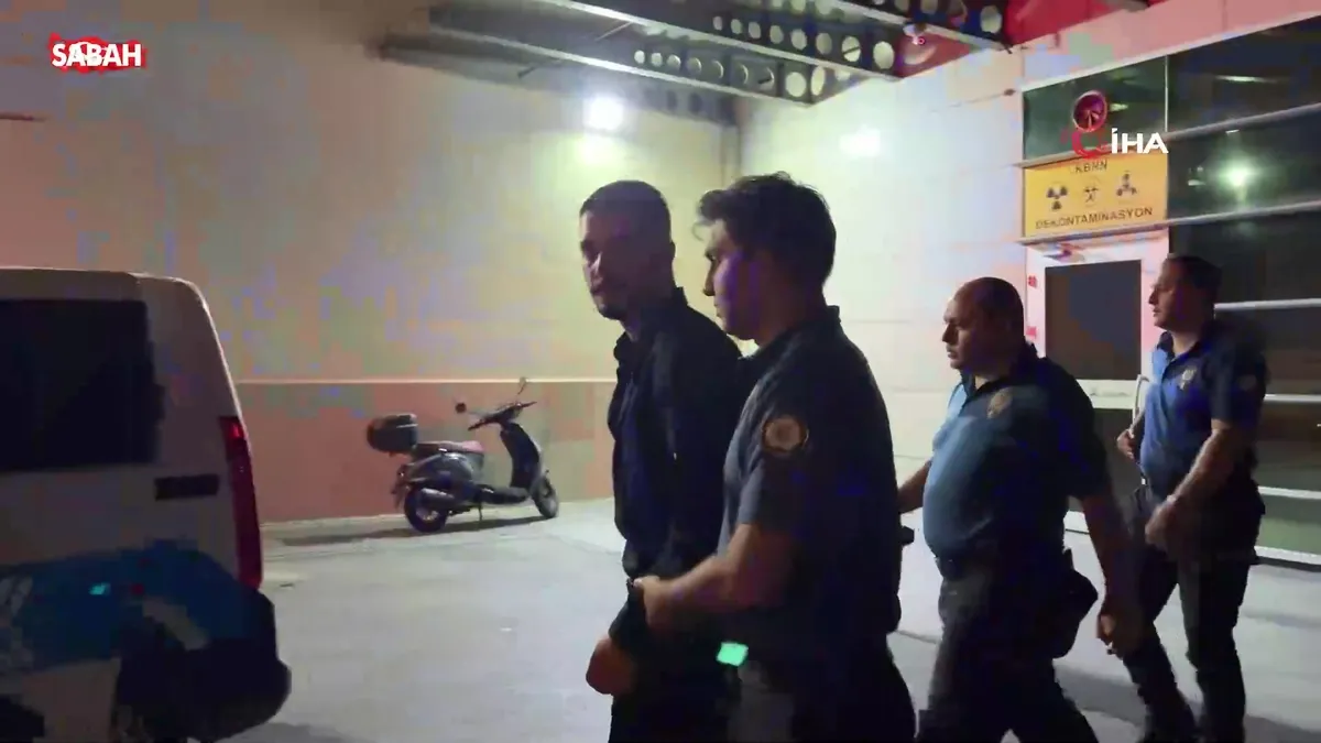 Kayseri’de bıçaklı kavgada olay yerinden kaçan şüpheli karakola teslim oldu | Video videosunu izle Kayseri’de bıçaklı kavgada olay yerinden kaçan şüpheli karakola teslim oldu | Video videosunu izle