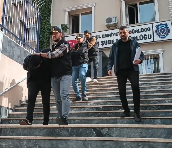 oyle-bir-dolandirildi-ki-930-bin-lirasini-bakin-nasil-kaptirdi-1698397137543.jpg