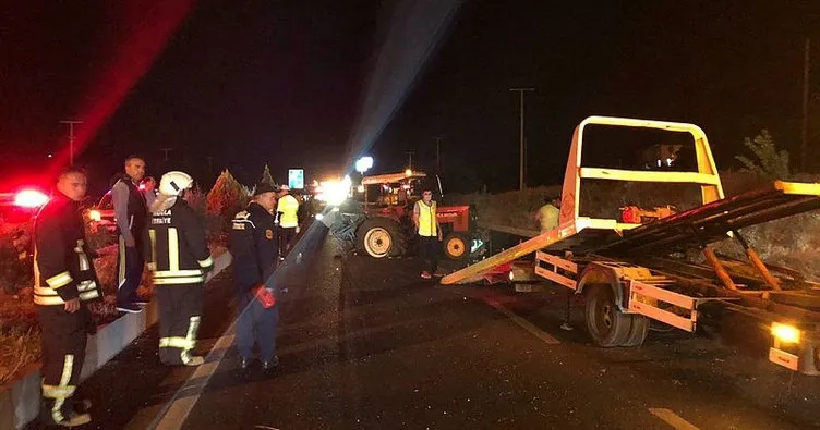 Muğla’da, hafif ticari araç traktöre çarptı: 2 yaralı