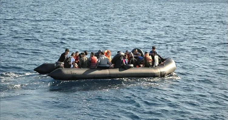 Ayvacık açıklarında lastik botta 36 düzensiz göçmen yakalandı