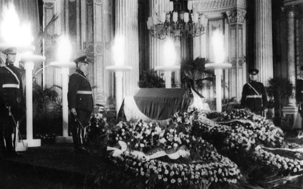 Ankara Üniversitesi Atatürk'ün cenazesine ait 36 fotoğrafı ilk kez gün yüzüne çıkardı!