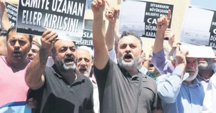 Diyarbakır Büyükşehir’e cami yıkımı protestosu