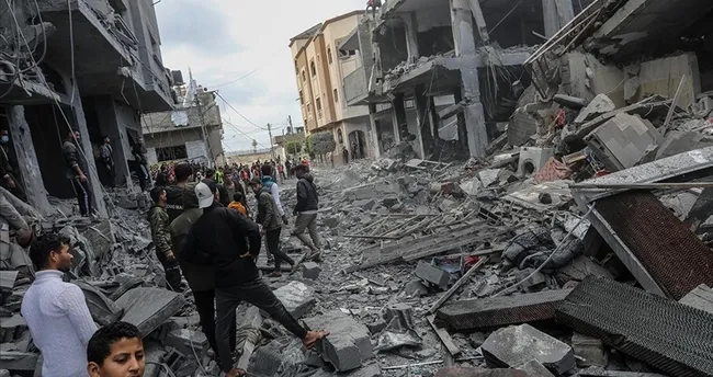 İsrail Gazze’de El-Avde Hastanesi’ne saldırı düzenledi: 4 doktor öldürüldü İsrail Gazze’de El-Avde Hastanesi’ne saldırı düzenledi: 4 doktor öldürüldü