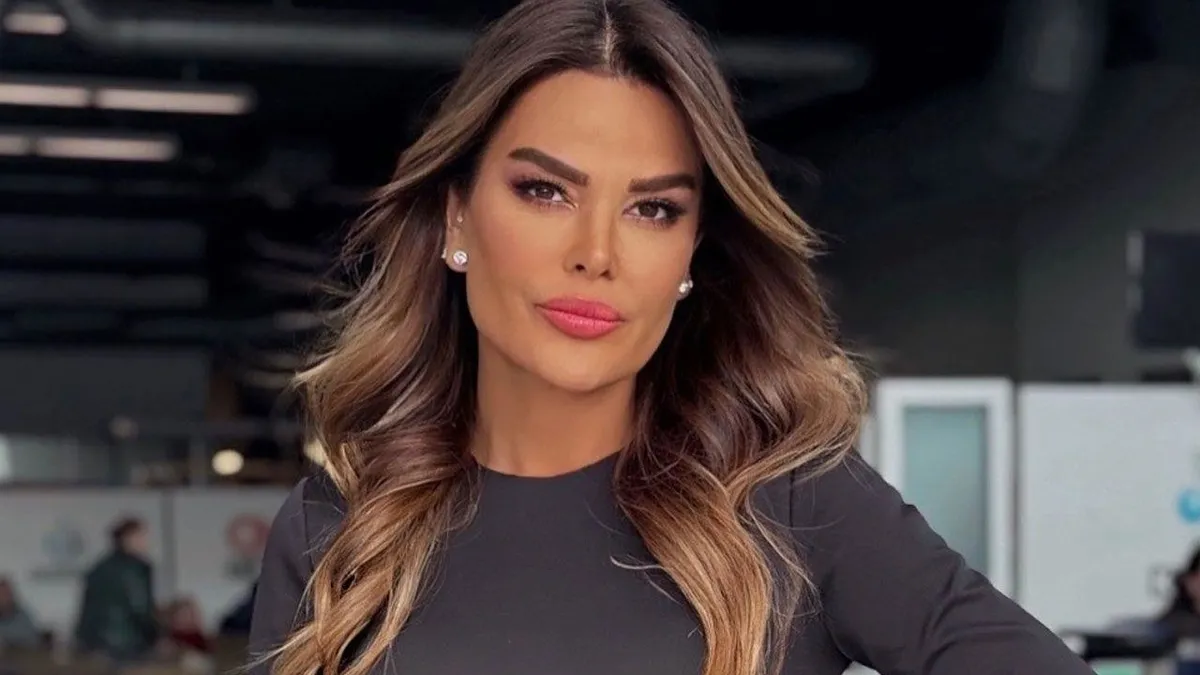 Aslında üç yaş büyüğüm