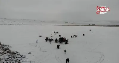 Kars’ta buz üstünde atlı kızakla gezdiler, soğuğa aldırış etmeden horon teptiler