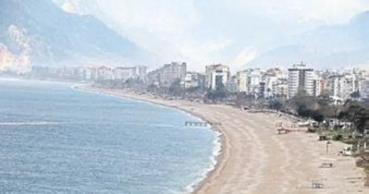 Antalya’da sahiller boşaldı