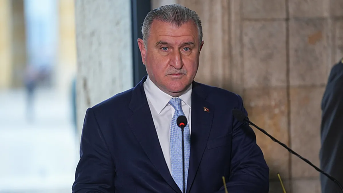 Bakan Bak’tan Dursun Özbek’e tebrik mesajı Bakan Bak’tan Dursun Özbek’e tebrik mesajı