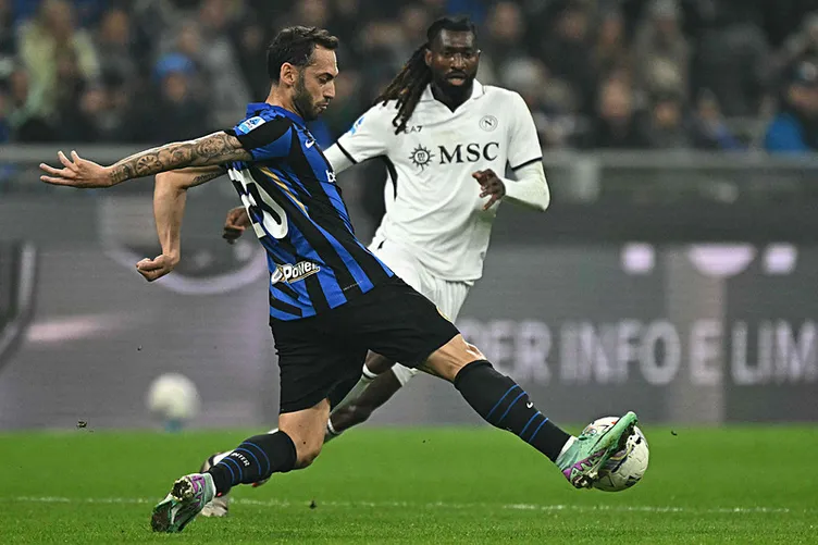 Hakan Çalhanoğlu, Napoli maçına damga vurdu! Tüm İtalya onu konuşuyor...