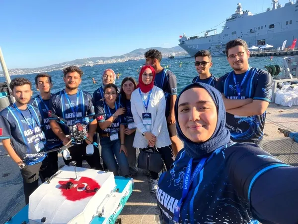 egm-mavera-marine-takimi-mavi-vatan-insansiz-deniz-araci-yarismasinda-turkiye-sampiyonu-oldu-1788529718164.jpg