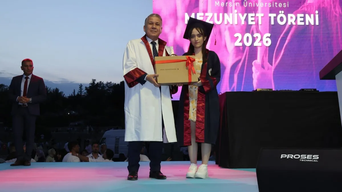 Mersin'de üniversite mezuniyet töreninden genel görünüm