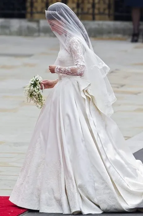 Kate Middleton’ın gelinliği hem geleneksel hem de modern