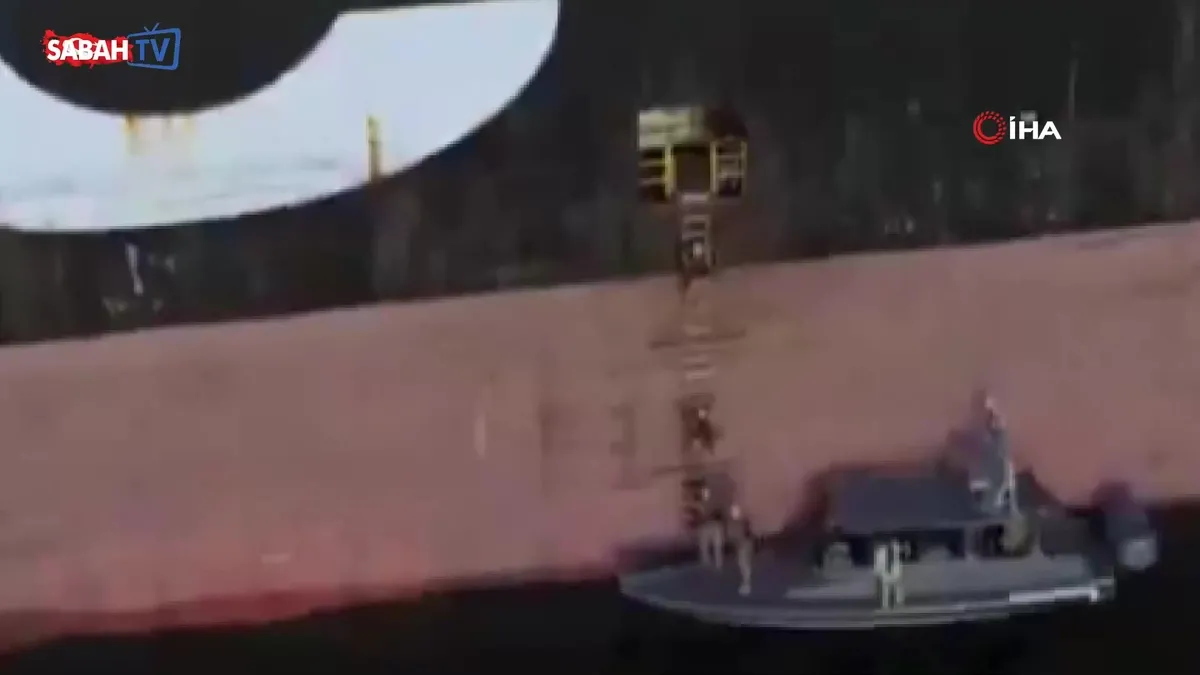 İran, Hürmüz Boğazı’nda 2 gemiye el koyduğu operasyonun görüntülerini yayınladı | Video videosunu izle İran, Hürmüz Boğazı’nda 2 gemiye el koyduğu operasyonun görüntülerini yayınladı | Video videosunu izle