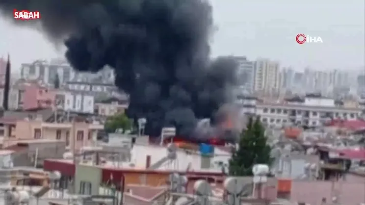 Tarsus'ta 2 katlı evde yangın | Video