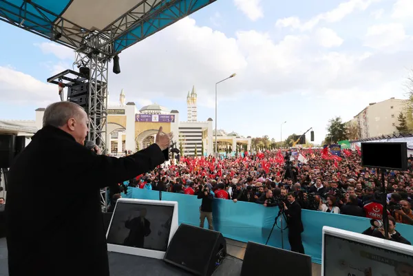 son-dakika-baskan-erdogandan-diyarbakirda-onemli-mesajlar-milletimizin-geleceginde-eli-kanli-canilerin-cirit-a-1681486202854.jpg