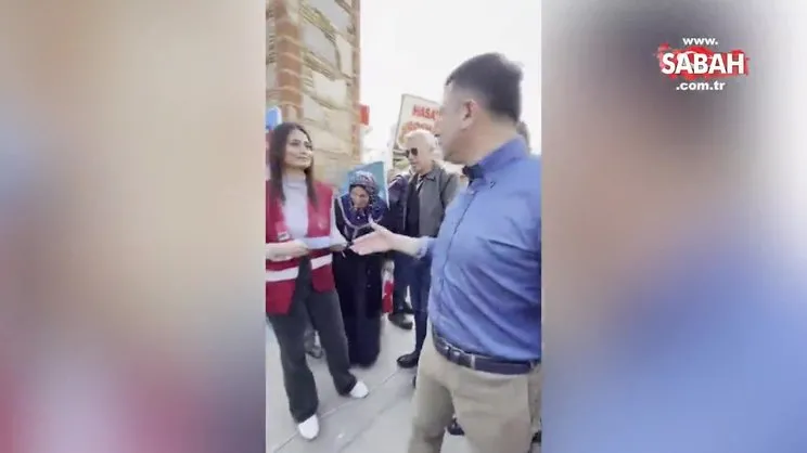 Hamza Dağ ile CHP broşürü dağıtan gençler arasında gülümsetern diyalog | Video