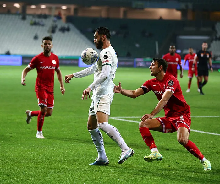 super-ligden-dusen-son-takim-giresunspor-oldu-istanbulspor-ligde-kalmayi-basardi-1686164958701.jpg