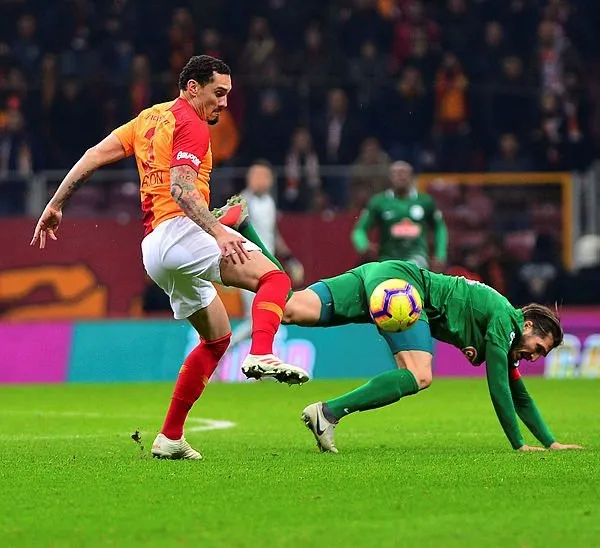 Levent Tüzemen, Galatasaraylı iki oyuncuyu sert eleştirdi!