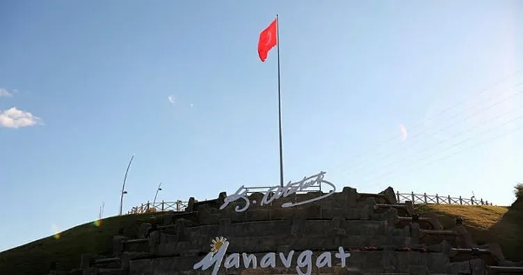 Manavgat Yemişli Mesire alanına dev Türk bayrağı