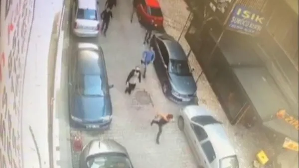 İstanbul'da 'Yan baktın' kavgasındaki cinayet anı kamerada | Video