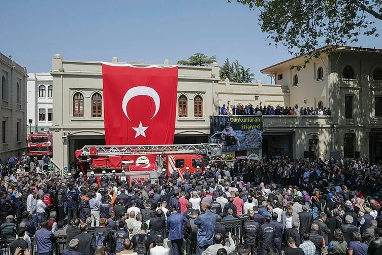 Şehit itfaiyeci Taner Çebi için İstanbul İtfaiyesi’nde tören düzenlendi