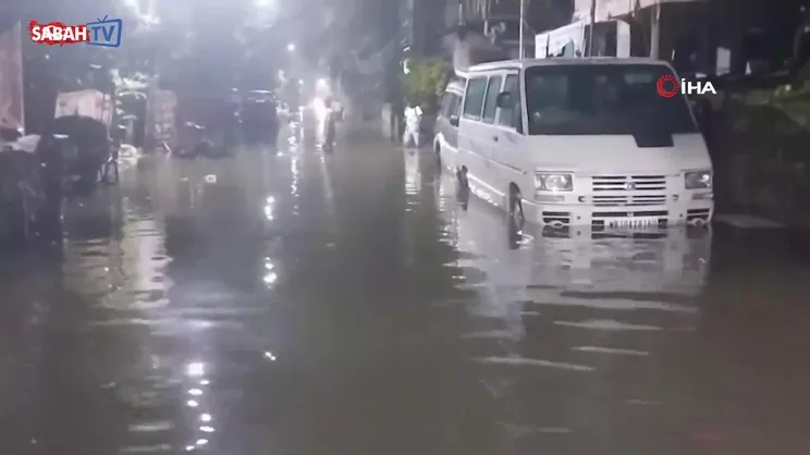 Hindistan’ı sel vurdu: 12 ölü | Video