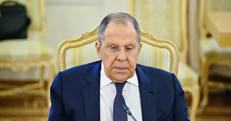 Rusya NATO birliklerini Ukrayna’da istemiyor: Lavrov Ursula’yı ‘Adolf Hitler’e benzetti