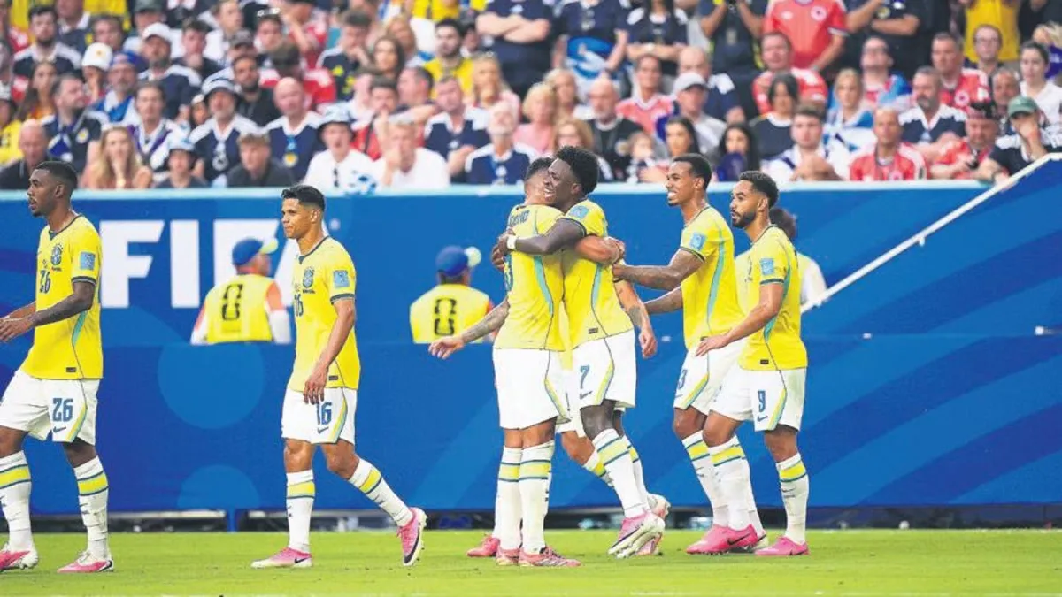 Brezilya ve Meksika milli takımları FIFA Dünya Kupası'nda son 32 turuna yükseldi.