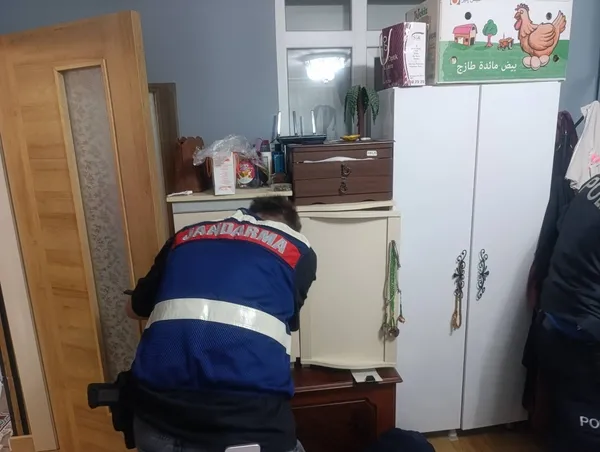 izmirde-feto-operasyonu-21-gozalti-1789717272833.jpg