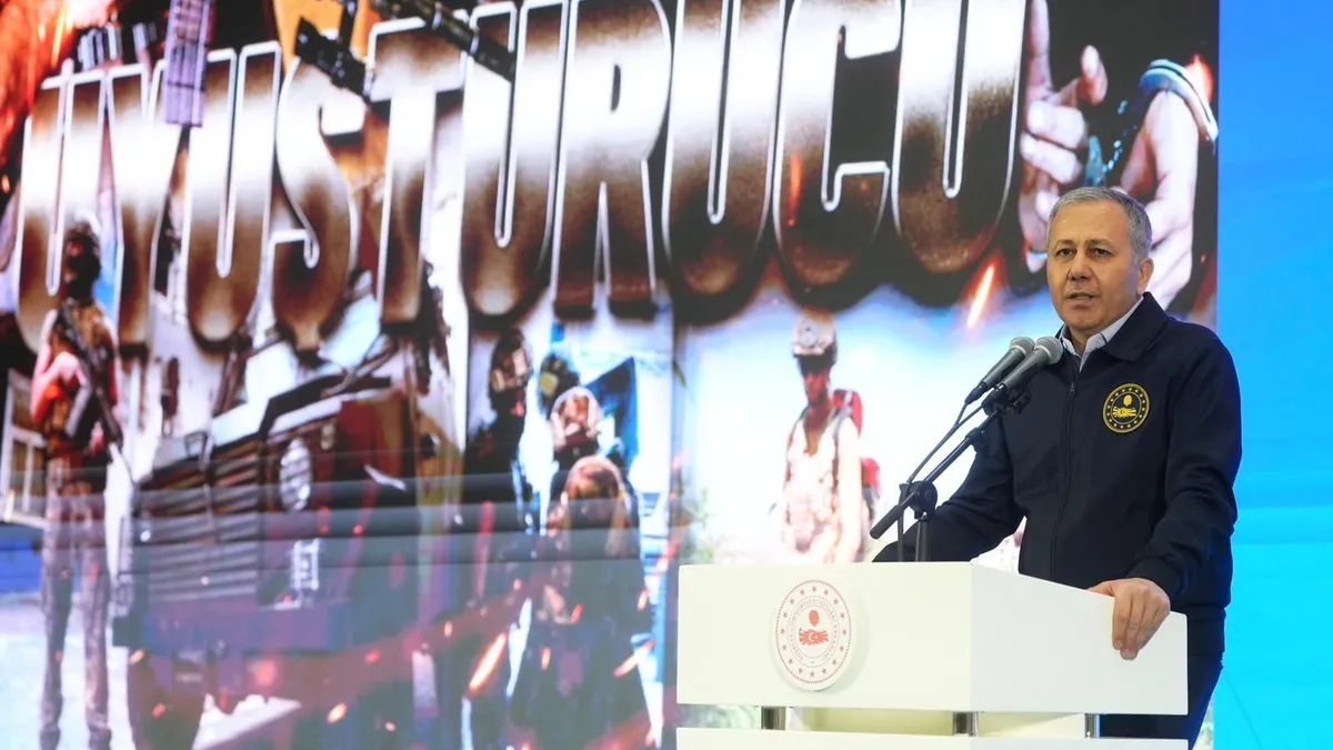 Yerlikaya Narkotik Suçlarla Mücadele Başkanlığı ve Şube Müdürleri ile 2025 yılını değerlendirdi Yerlikaya Narkotik Suçlarla Mücadele Başkanlığı ve Şube Müdürleri ile 2025 yılını değerlendirdi