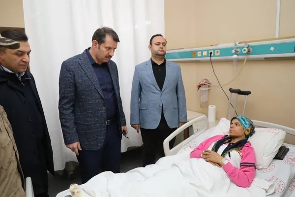sanliurfa-valisi-salih-ayhan-depremzedeleri-hastanede-ziyaret-etti-1675963652017.jpeg