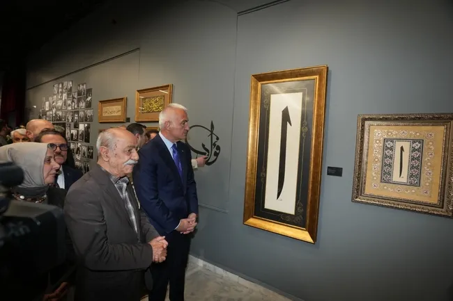 bakan-ersoydan-geleneksel-sanatlara-guclu-destek-mesaji-bu-sergi-kultur-mirasimizin-yasatilmasinin-somut-bir-g-1776775456481.jpeg
