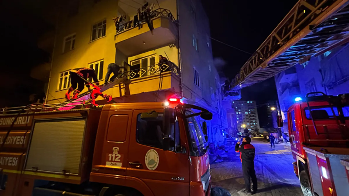 Çorum'da yangın: 10 kişi dumandan etkilendi Çorum'da yangın: 10 kişi dumandan etkilendi