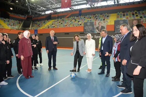 sessiz-ciglik-sahaya-tasti-isitme-engelli-kadinlardan-futbol-soleni-1779020790898.jpg