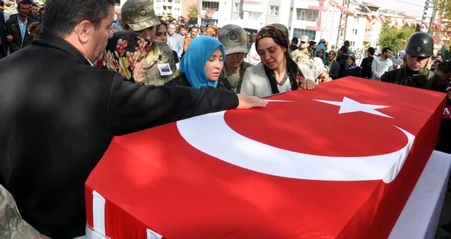 Şehit uzman çavuşu binler uğurladı