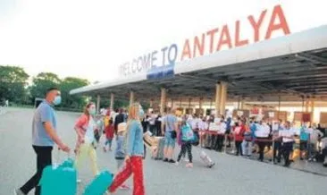 Antalya’ya turist yağıyor